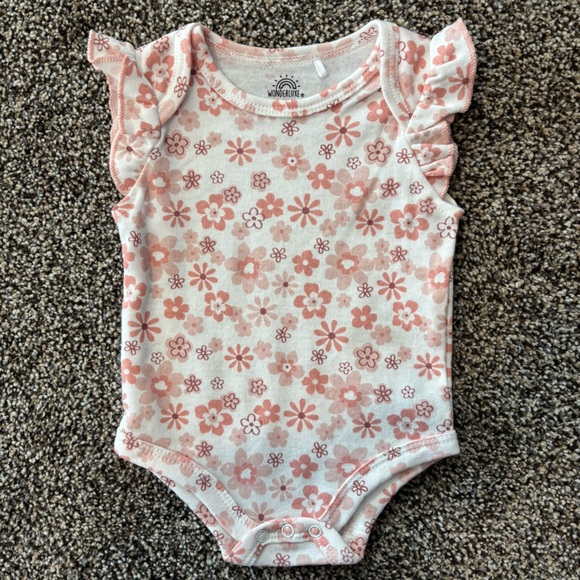 Tahari & Wonderluxe Pink Floral 4 pc Bodysuits Onsie Set Lot 0-3 mo Muslin NWOT - Picture 13 of 15